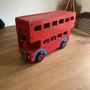 Bus anglais avec petits personnages