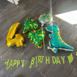 Balloons et  bannière ‘happy birthday’ 