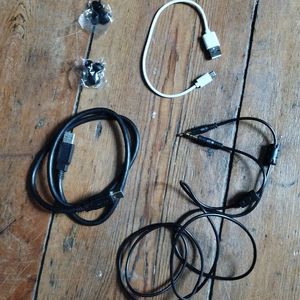 Câbles et écouteurs 