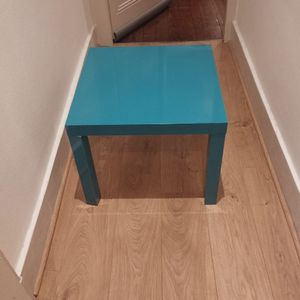 Petite table basse bleue 
