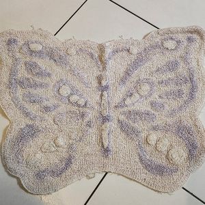 Joli tapis de bain forme papillon 