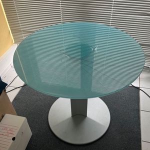 Table en verre cassée