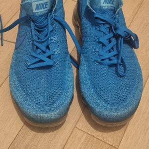 Chaussure NIKE homme ou femme turquoise VAPORMAX 