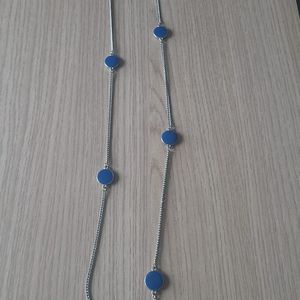 Long collier bleu