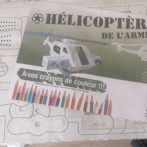 Maquette hélicoptère cartonnée 
