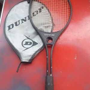 Donne raquette de tennis 🏓 🎾 en très bon état 
