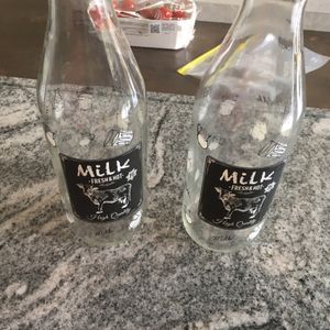 2 bouteilles en verre
