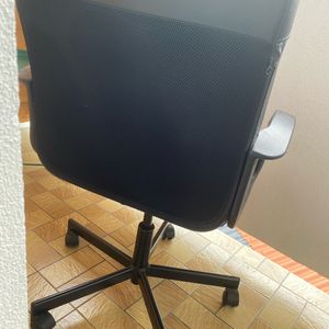 Chaise de bureau noire 