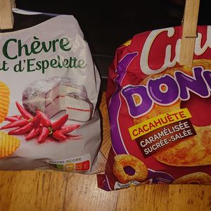 Chips chèvre /piment d'espelette & Curly donuts