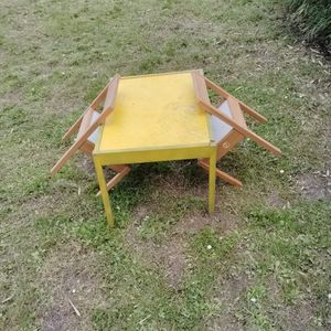 Table et 2 chaises enfants Ikea 
