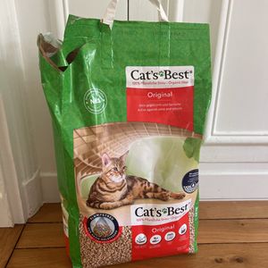 La litière organique pour chats (la moitié)