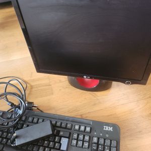 Écran d'ordinateur, clavier + souris 