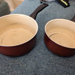 Deux casseroles