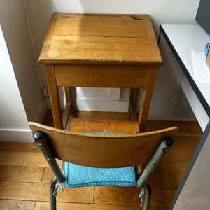 Petit bureau et chaise en bois 