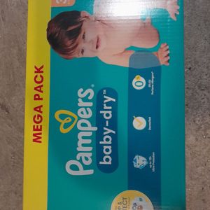 Carton couches pampers taille 3 neufs 