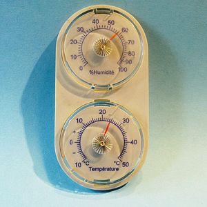 Thermomètre hygromètre.