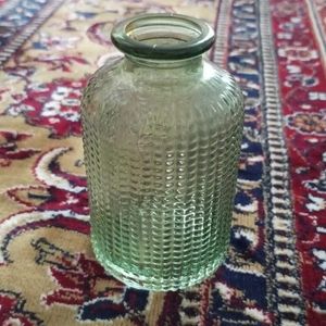 Petit vase vert non opaque 