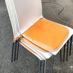4 chaises à nettoyer 