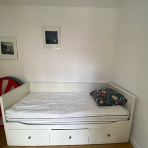 Canapé lit et armoire enfant