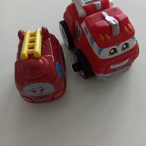 Deux petites voitures 