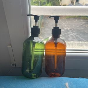 Deux pompe à savon