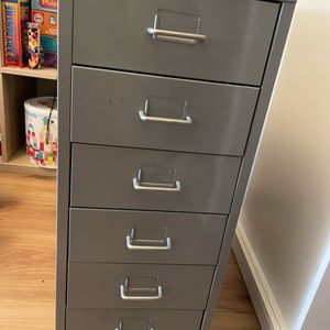 Meuble gris à tiroirs et à roulettes IKEA