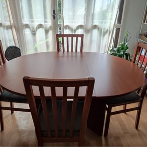 Table à manger +4 chaises