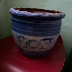 Pot bleu avec dauphin 