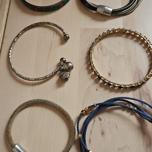 Lot 6 bracelets 