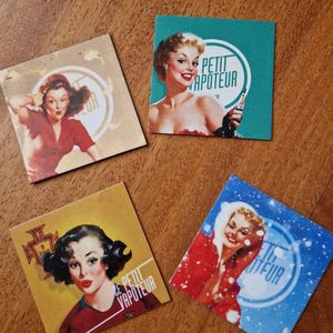 Lot 2 magnets pin up