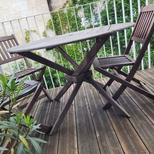 Table de jardin en bois + 3 chaises 