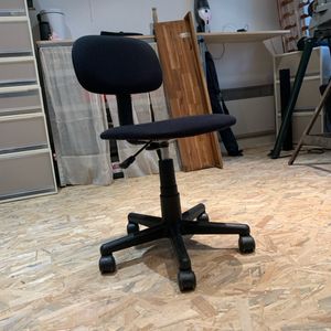 Petite chaise de bureau noire