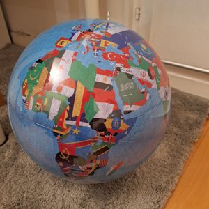 Globe terrestre drapeaux 