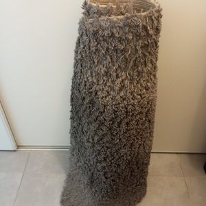 Tapis gris anthracite poils longs. Ikea 