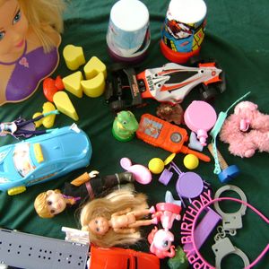 Divers jouets et bricoles pour enfants