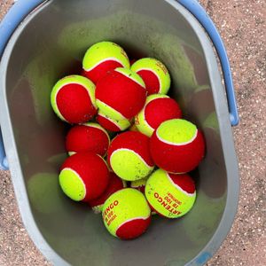 Donne 30 balles de tennis junior rouge et jaune 