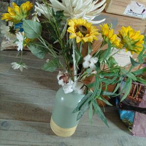 Vase et fausse fleurs 