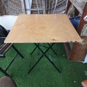 Table pliante plateau bois pieds métal 