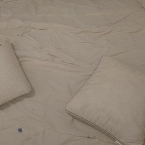 Couette avec tâches d'encre + 2 oreillers 
