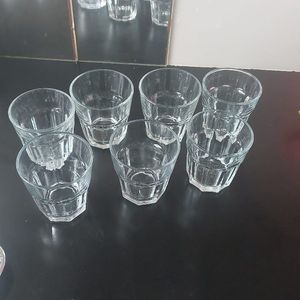 7 verres à eau 