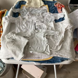 Vêtements bébé 00 et 0 mois