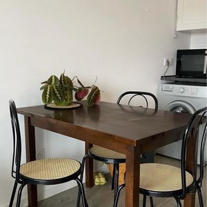 Table en bois brut