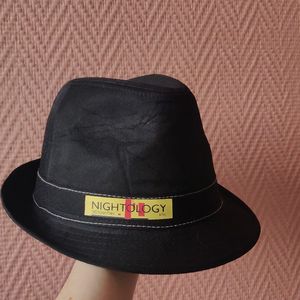 Chapeau noir tissu