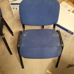 2 chaises en bon état 