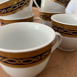 Six tasses porcelaine