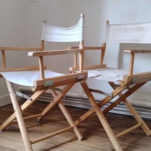 Deux chaises pliantes en toile et bois clair 
