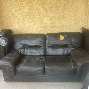 Canapé noir en cuir 