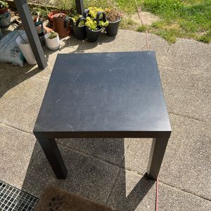 Petite table IKEA 