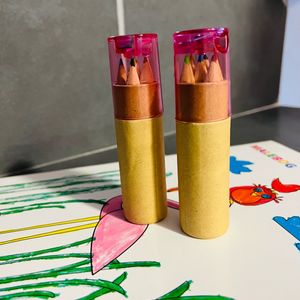 2  TAILLE-CRAYONS AVEC CRAYONS COULEUR ✏️🖍️