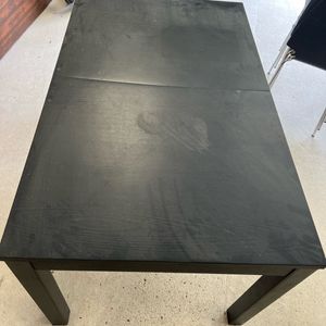 Table IKEA noire et 4 chaises 